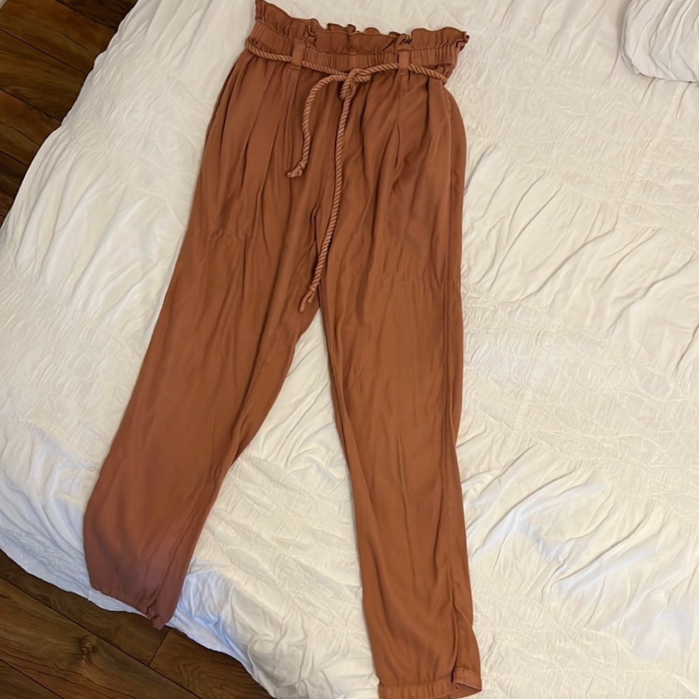 Billabong pants Mauve color. Super comfy. High waisted